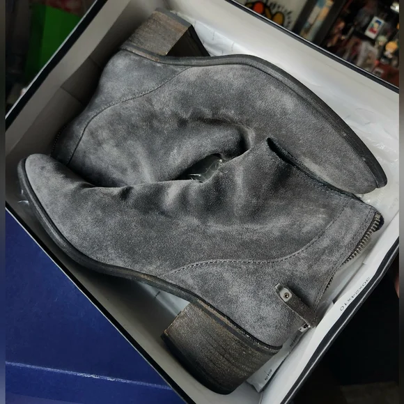 DOLCE VITA Cassius Anthracite Suede Boots, size